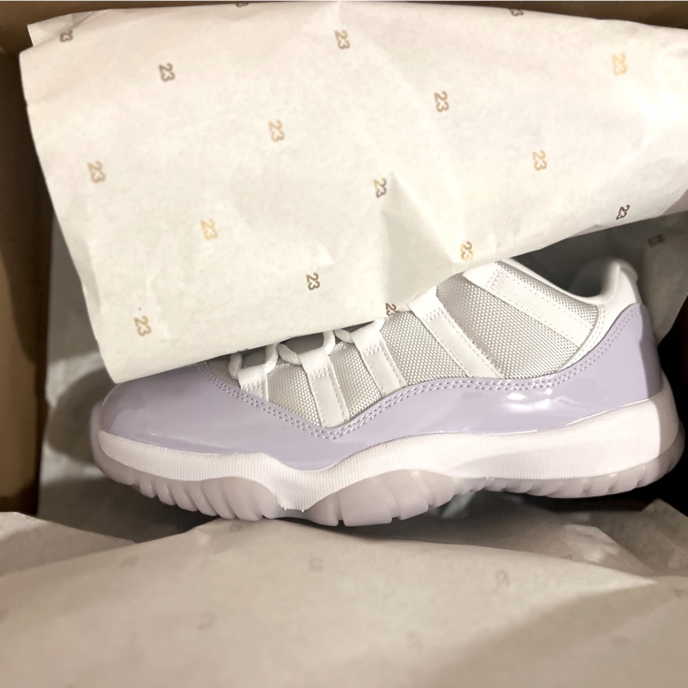 W’s Never worn, NIB, 8.5 Jordan Retro Low 11 White / Pure Violet